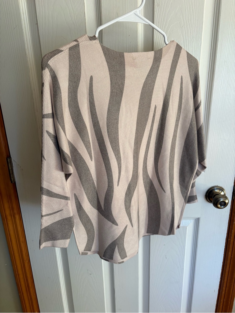 Sioni Abstract Zebra Print Dolman Sleeve Sweater Pink Gray XS
